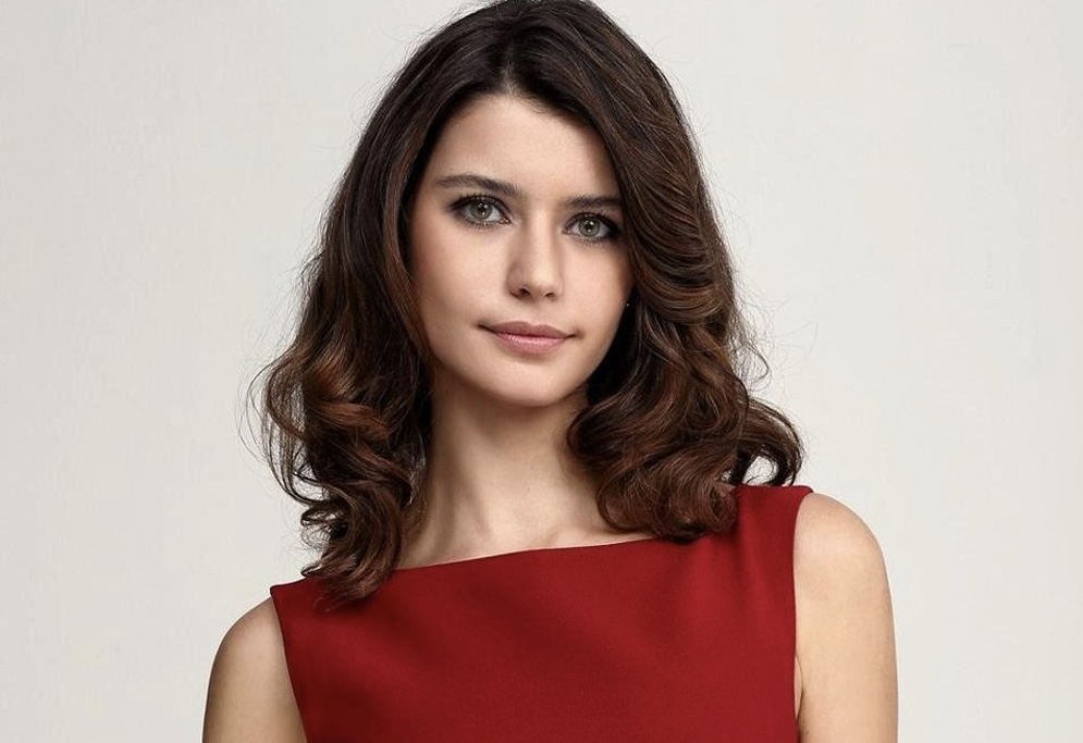 Beren Saat geyimi ilə göz qamaşdırdı - FOTO