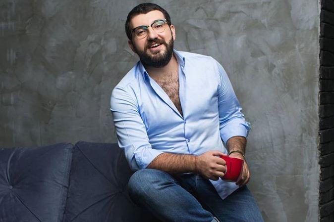 "Kimə baxırsan eyni qaynaq saç, eyni bədən forması, eyni qaş"