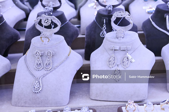 Azərbaycanın brilyant bazarı: Saxta olub-olmamasını necə bilmək olar? - VİDEO