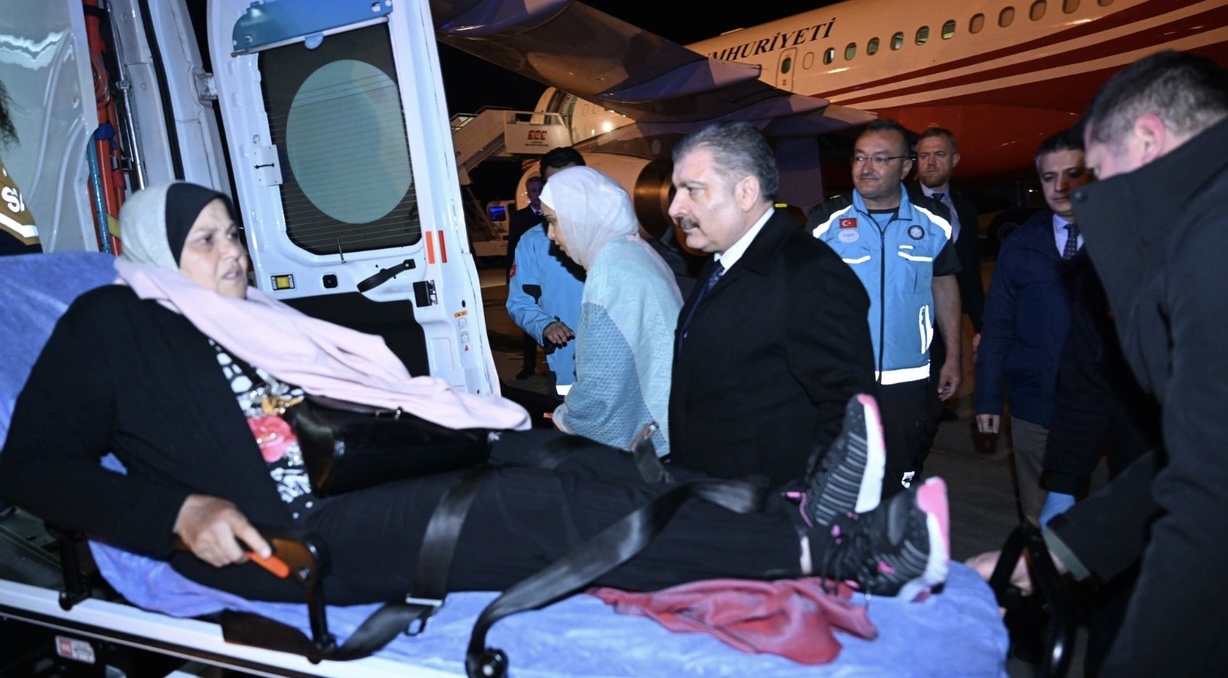 Qəzzadan olan xərçəng xəstələri Türkiyəyə çatdı