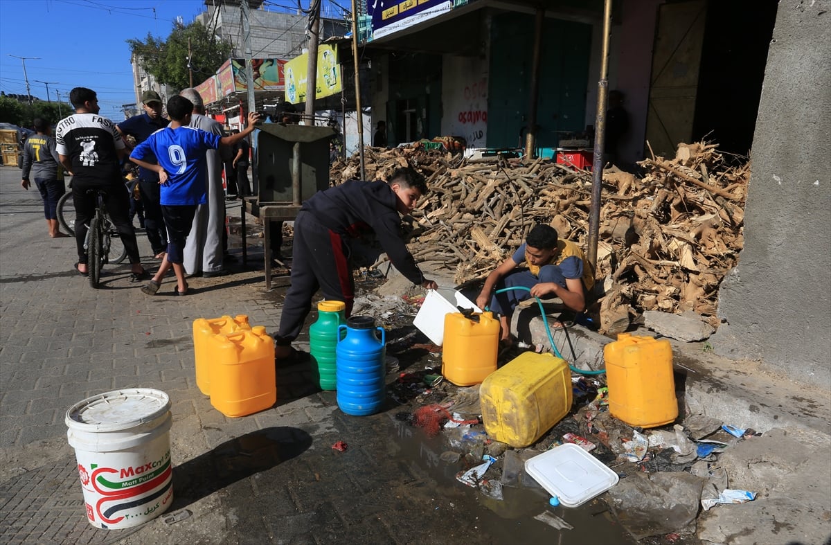Qəzzada sağ qalanlar yaşam üçün mübarizələrini davam etdirirlər