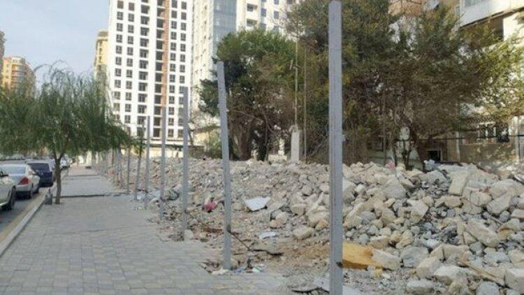 Bakının mərkəzində söküntü işləri aparılır