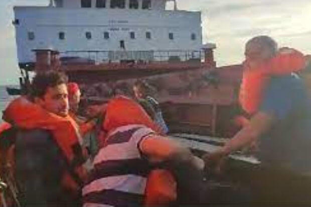 Qara dənizdə taxıl daşıyan gəmi minaya düşdü