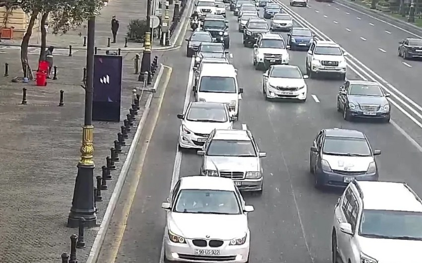 Bakının bir sıra yollarında nəqliyyatın sıxlığı yaranıb - SİYAHI