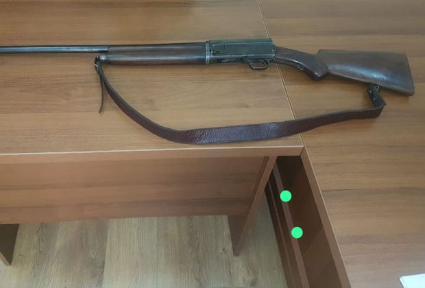 Vətəndaşlar odlu silahlarını polisə təhvil verdilər