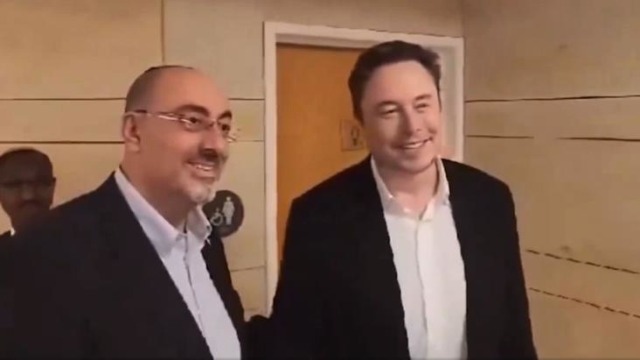 Elon Mask onunla şəkil çəkdirmək istəyən israilli deputatdan qaçdı