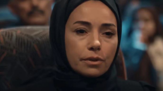 Özgü Namal hicab bağladı - VİDEO