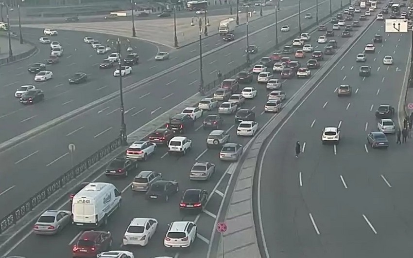 Bakının bir sıra yollarında tıxac müşahidə olunur - SİYAHI