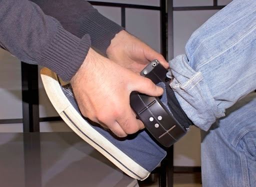 Atasının çənəsini sındırdı, elektron qolbaq taxıldı