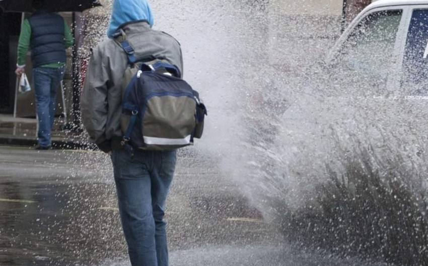 DYP sürücülərə müraciət edib: "Piyadaların üzərinə su sıçratmaq yolverilməzdir!"
