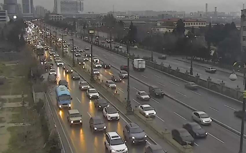 Bakının bir sıra küçə və prospektlərində tıxac yaranıb - SİYAHI