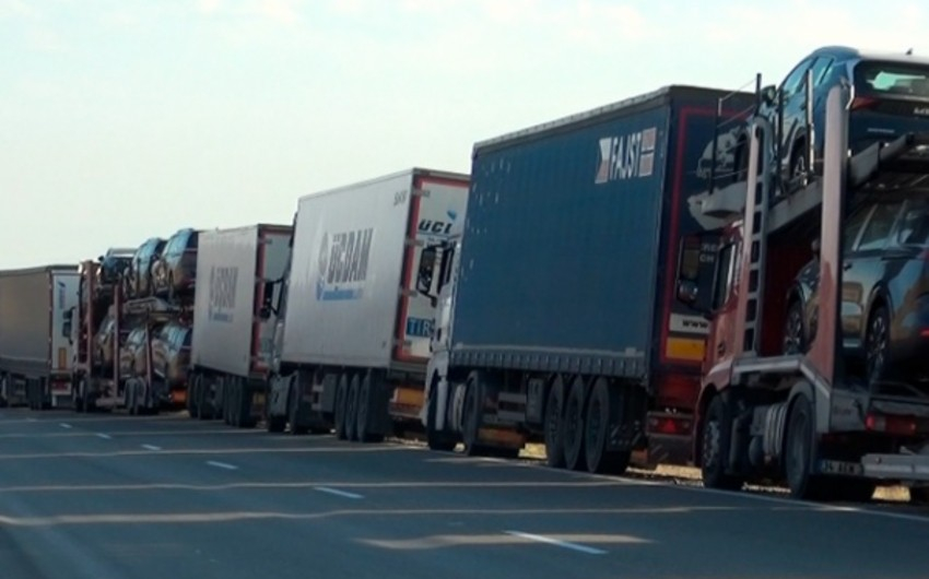 "Qırmızı Körpü" gömrük postunda gözləyən avtomobillərin sayı açıqlandı