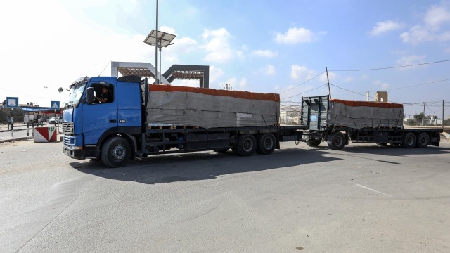İsrail ilk dəfə buna icazə verdi: Qəzzaya humanitar yardımlar göndərilir