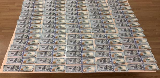 Azərbaycana saxta dollar gətirən dəstə tutuldu