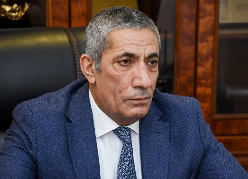 "Gedir xaricə, ailəsiylə maraqlanmır, gəlib arvadını, bacısını öldürür"