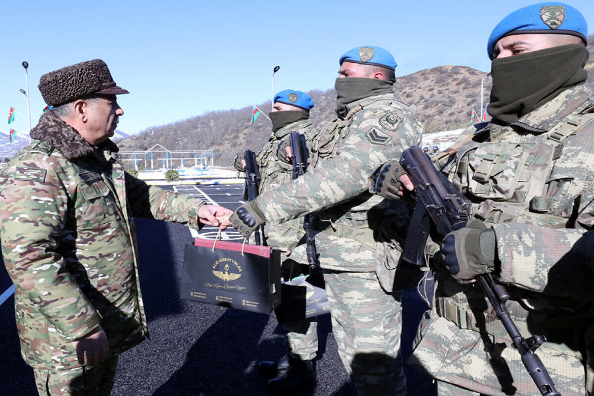 Zakir Həsənov Laçında hərbi qulluqçularla görüşdü - FOTO