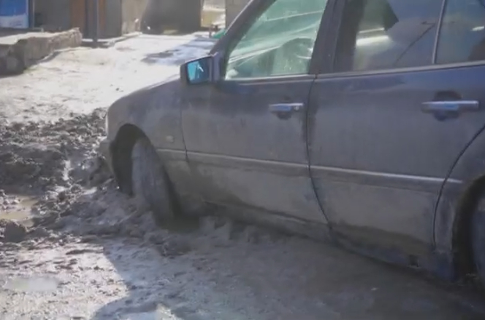 Sabirabadda bu kəndin sakinləri yolsuzluqdan əziyyət çəkir - VİDEO