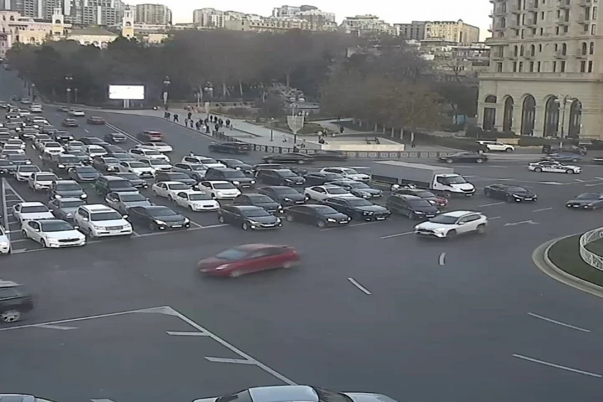 Bakıda sıxlıq olan yolaar - SİYAHI