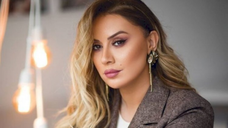 Roza Zərgərli: "Bayağı dediyiniz müğənnilər, indi sənətkar kimi təqdim olunur"