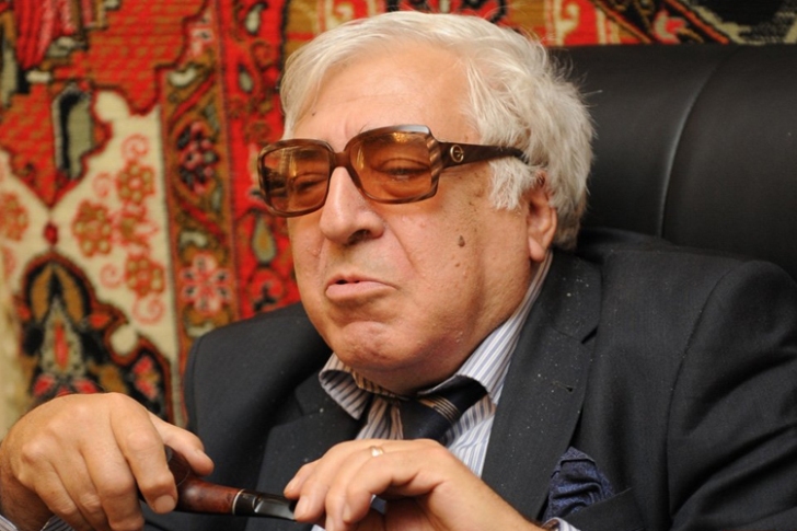 Yazıçı Anar: "AYB İlham Əliyevin prezidentliyə namizədliyini dəstəkləyir"