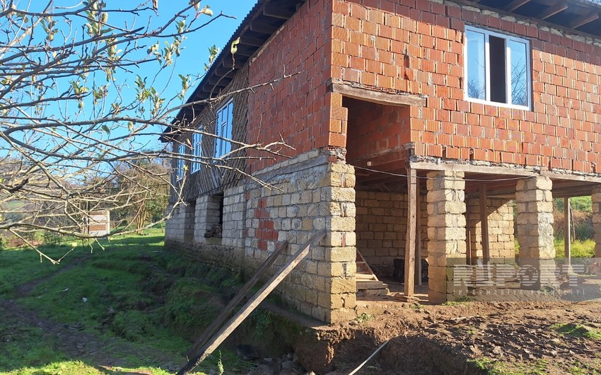 Astarada torpaq sürüşməsi baş verib, bir ev qəzalı vəziyyətə düşüb