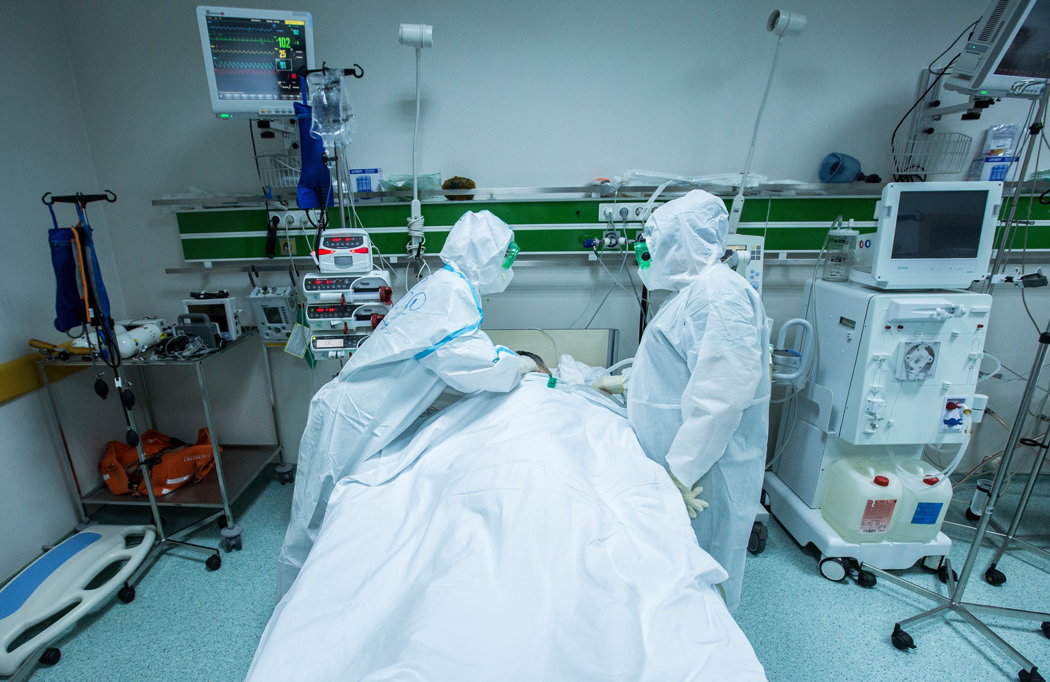 ÜST: "Son bir ayda dünyada koronavirusa yoluxma halları 50 faizdən çox artıb"