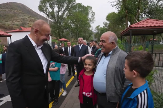 Prezidentlə görüşən laçınlılar və zəngilanlılar: “Onu televizordan qucaqlayıb öpmüşdüm” - VİDEO