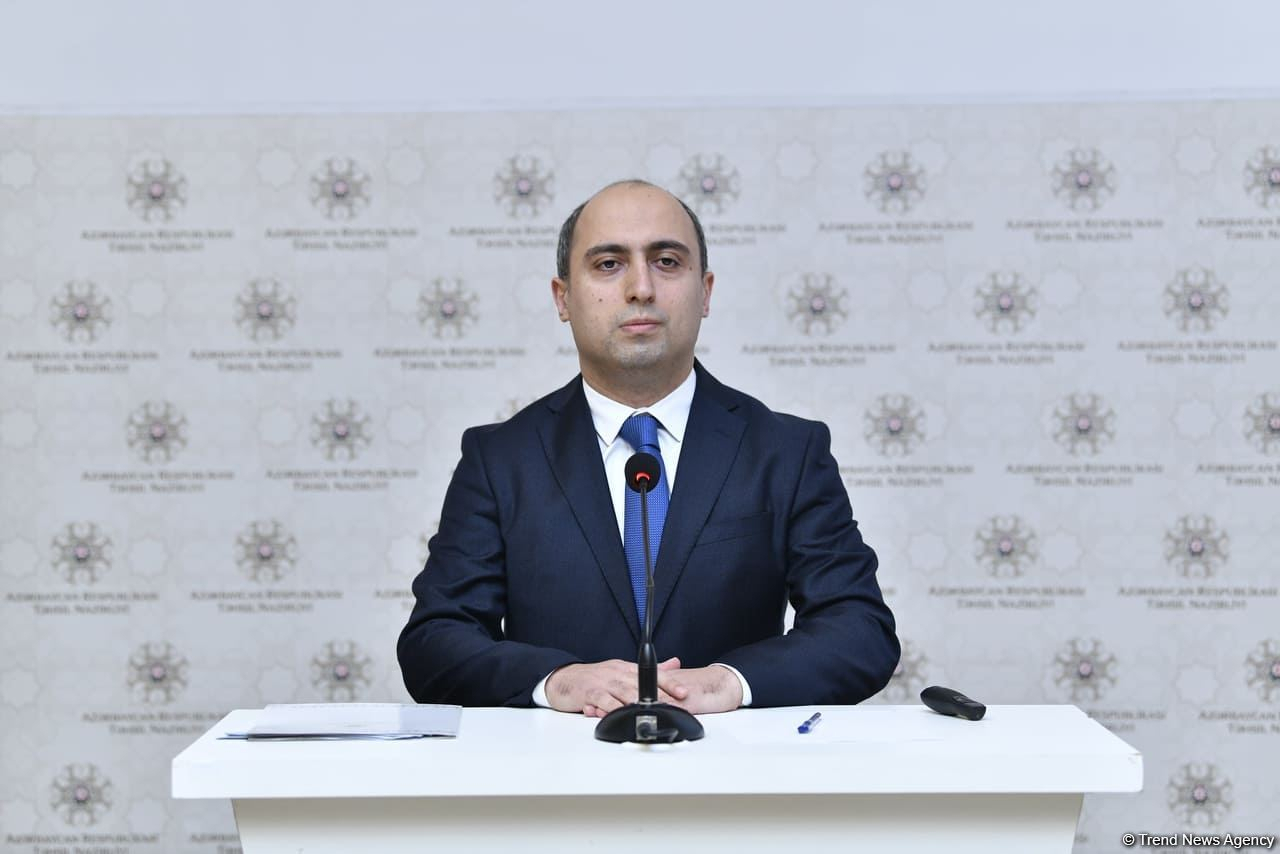 Emin Əmrullayev: “Tədris müddətinin artırılması müzakirə olunmalıdır”