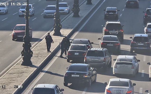 Prospektdə qəza sıxlıq yaratdı - FOTO
