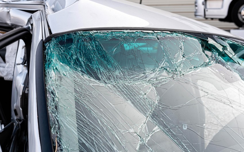 Ağdaşda yük avtomobili “KamAZ”a çırpılıb, ölən var