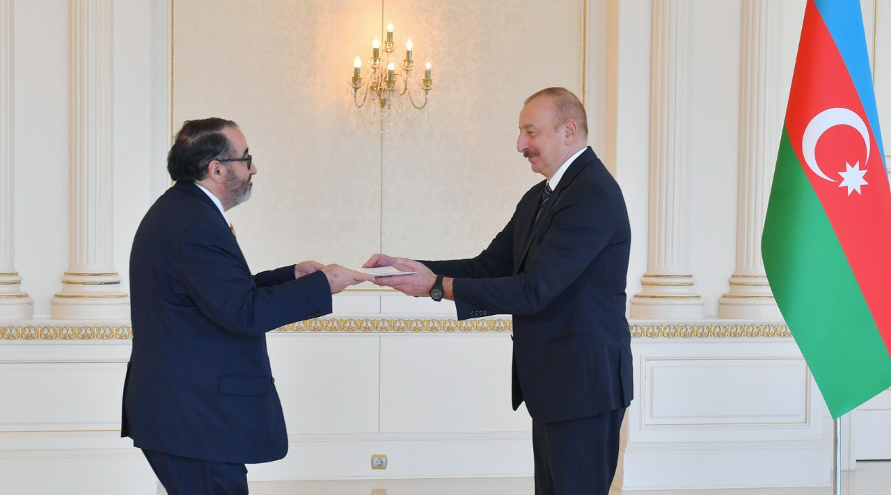 Perunun yeni səfiri etimadnaməsini Azərbaycan Prezidentinə təqdim etdi - FOTO