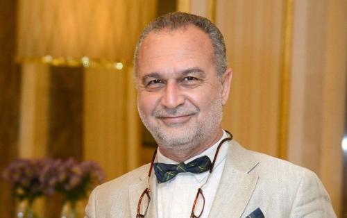 Azər Qəribə qarşı dələdduzluq - Adından istifadə edib xanımlara eşq elan edildi