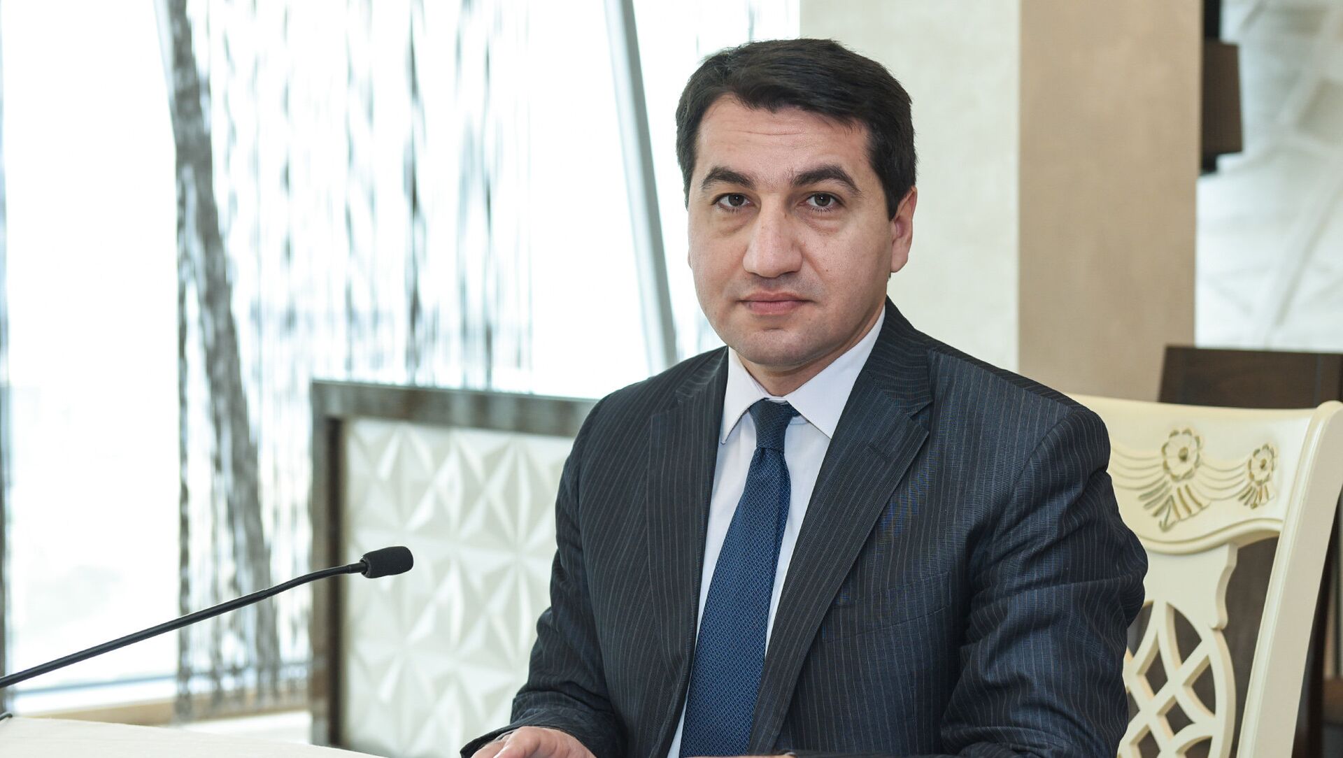 Hikmət Hacıyev: "Qorbaçovun Nobel Sülh Mükafatına layiq görülməsi qəribədir"