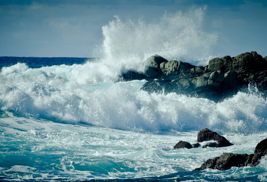 Xəzərdə dalğanın hündürlüyü 3,8 metrə çatıb - FAKTİKİ HAVA