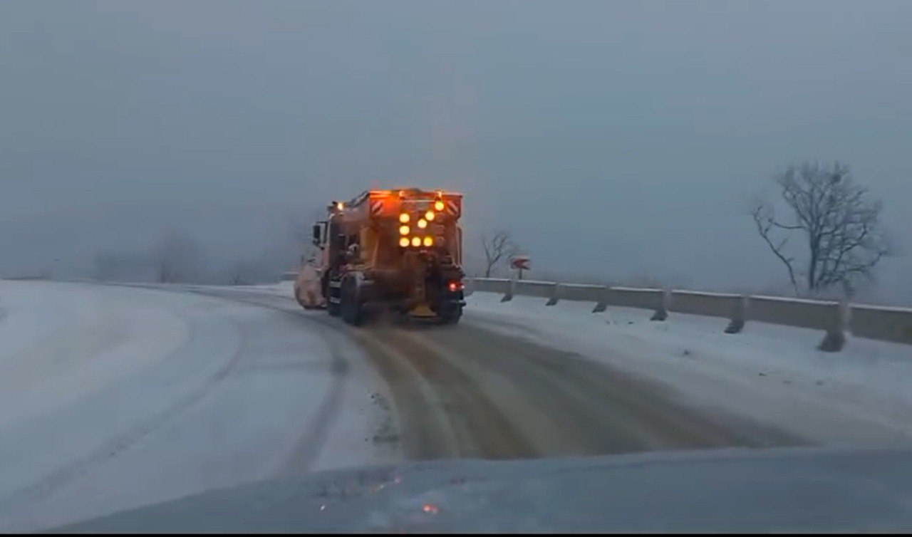 Zəfər yolu qardan təmizlənir