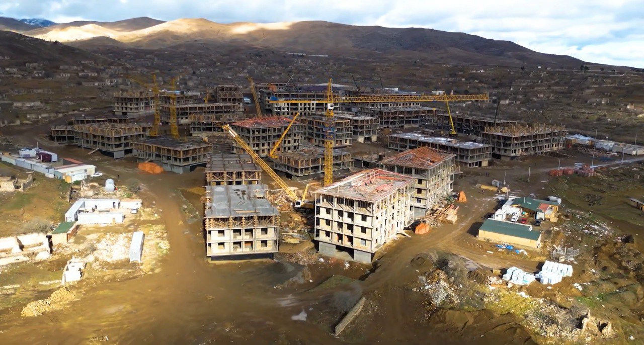 Bu il Cəbrayıla köç olacaq - Şəhər mərkəzində 33 yaşayış binası tikilir