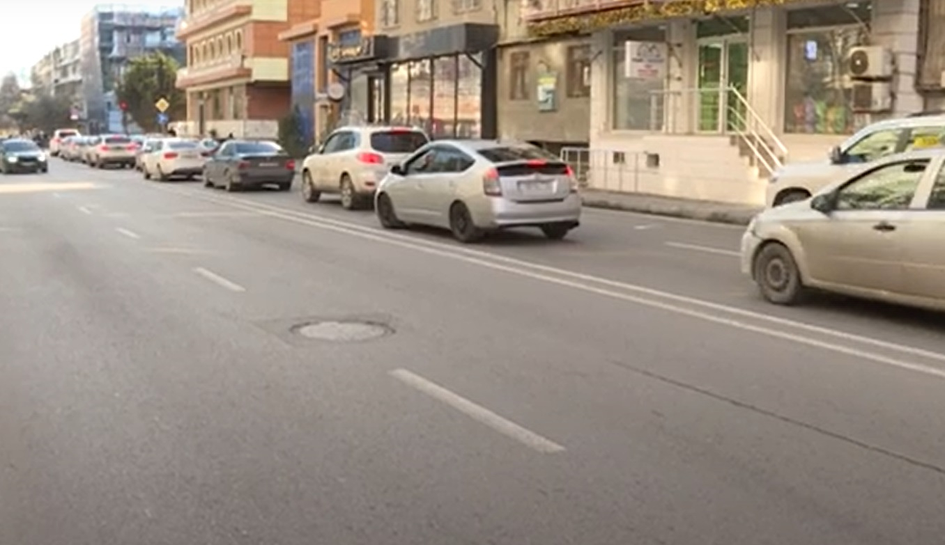 Sürücülərin narazılığına səbəb olan bu yolda qoşa xətt ləğv ediləcək - VİDEO