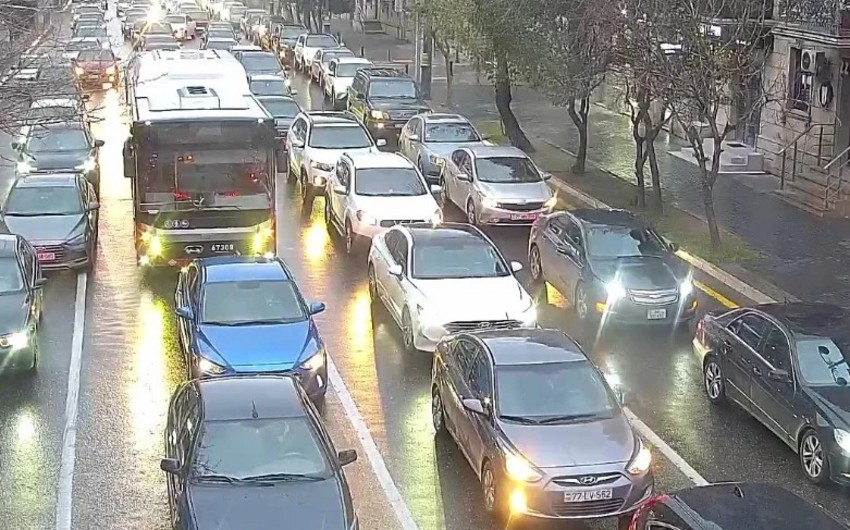 Bakının bir sıra yollarında sıxlıq müşahidə olunur - SİYAHI