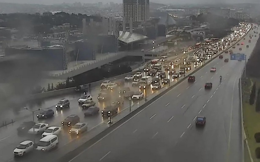 Bakının bir sıra yollarında sıxlıq müşahidə olunur - SİYAHI