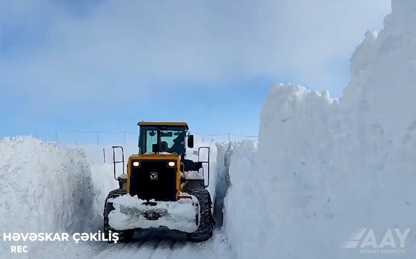 Kəlbəcərdə yollar qardan təmizlənib - VİDEO