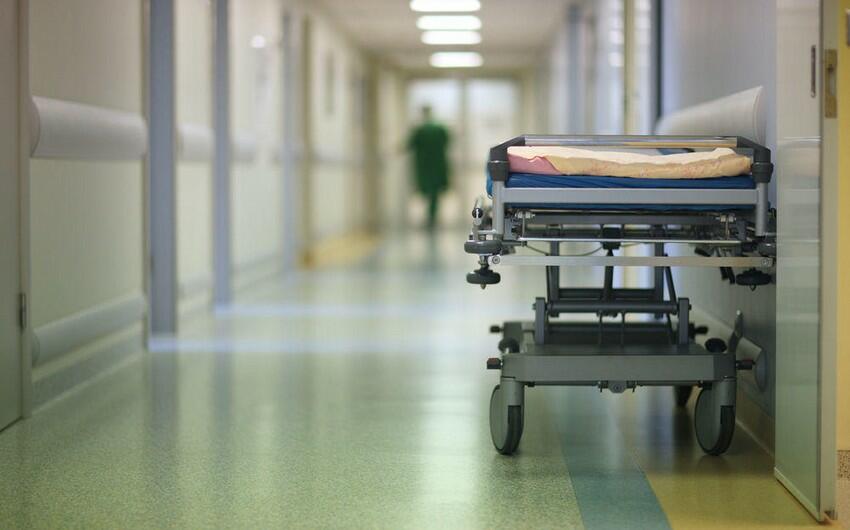 Azərbaycanda barmağından əməliyyat olunan kişi öldü