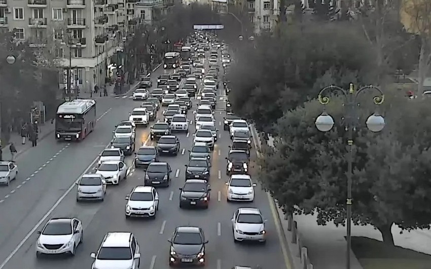 Paytaxtda 11 yolda sıxlıq müşahidə olunur