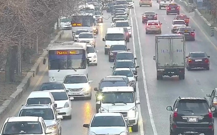 Paytaxtda 8 yolda sıxlıq müşahidə olunur - SİYAHI