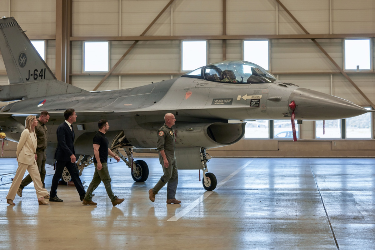 Niderland Ukraynaya daha 6 ədəd F-16 qırıcısı verəcək