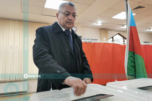 Rövşən Rzayev səs verdi