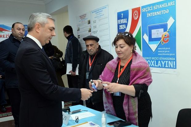 Prezident Administrasiyasının rəhbəri Samir Nuriyev səs verib - FOTOLAR
