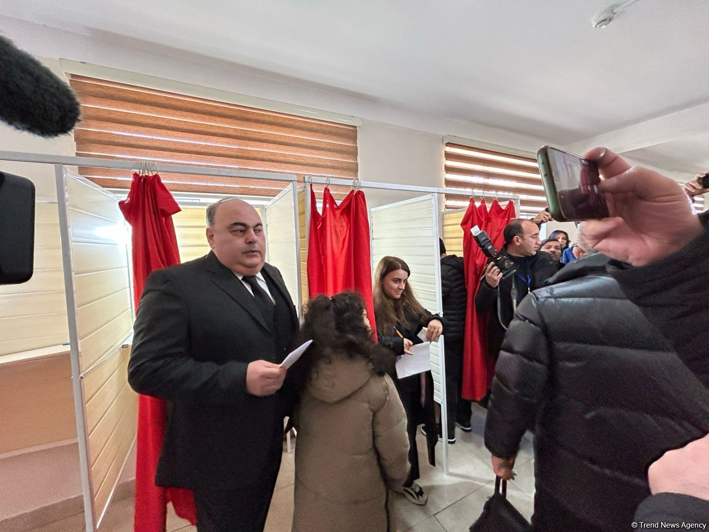 Prezidentliyə namizəd Fuad Əliyev səs verib - FOTO