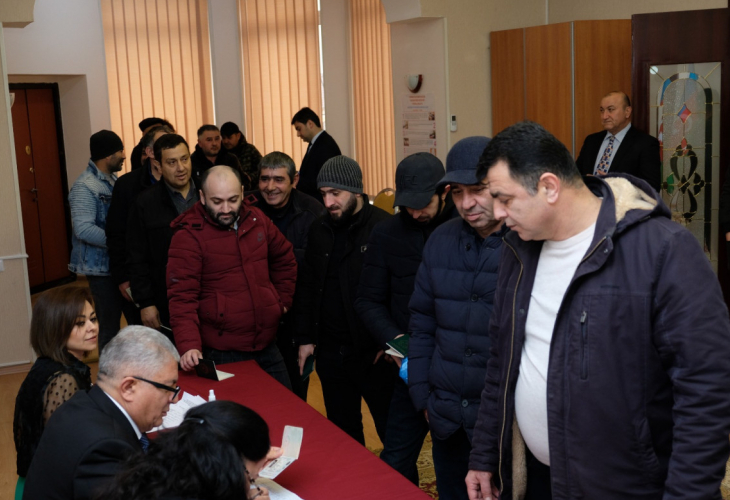 Aktau şəhərində yaşayan azərbaycanlılar səsvermə prosesində aktiv iştirak edirlər