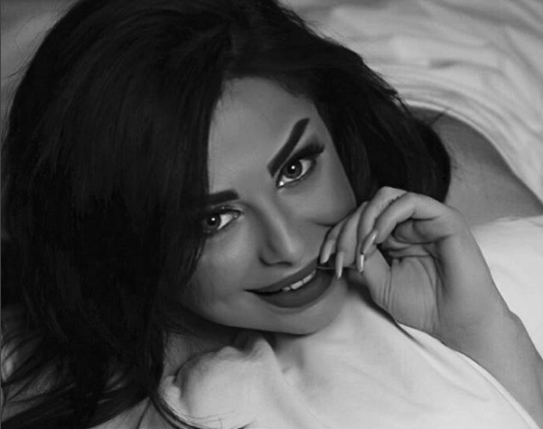 Əminədən atmaca: "Əli pula çatan kimi, şeytan sifəti alan məxluqlar"