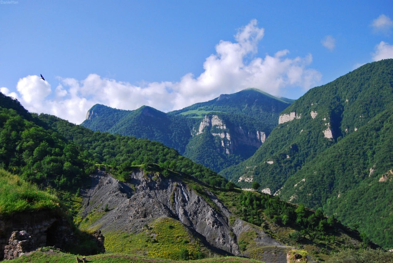 Laçın və Kəlbəcərdə üç yaşayış məntəqəsinin tikintisinə başlanılır